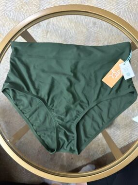 New with tags High-Waist full coverage Green Swim Bottoms